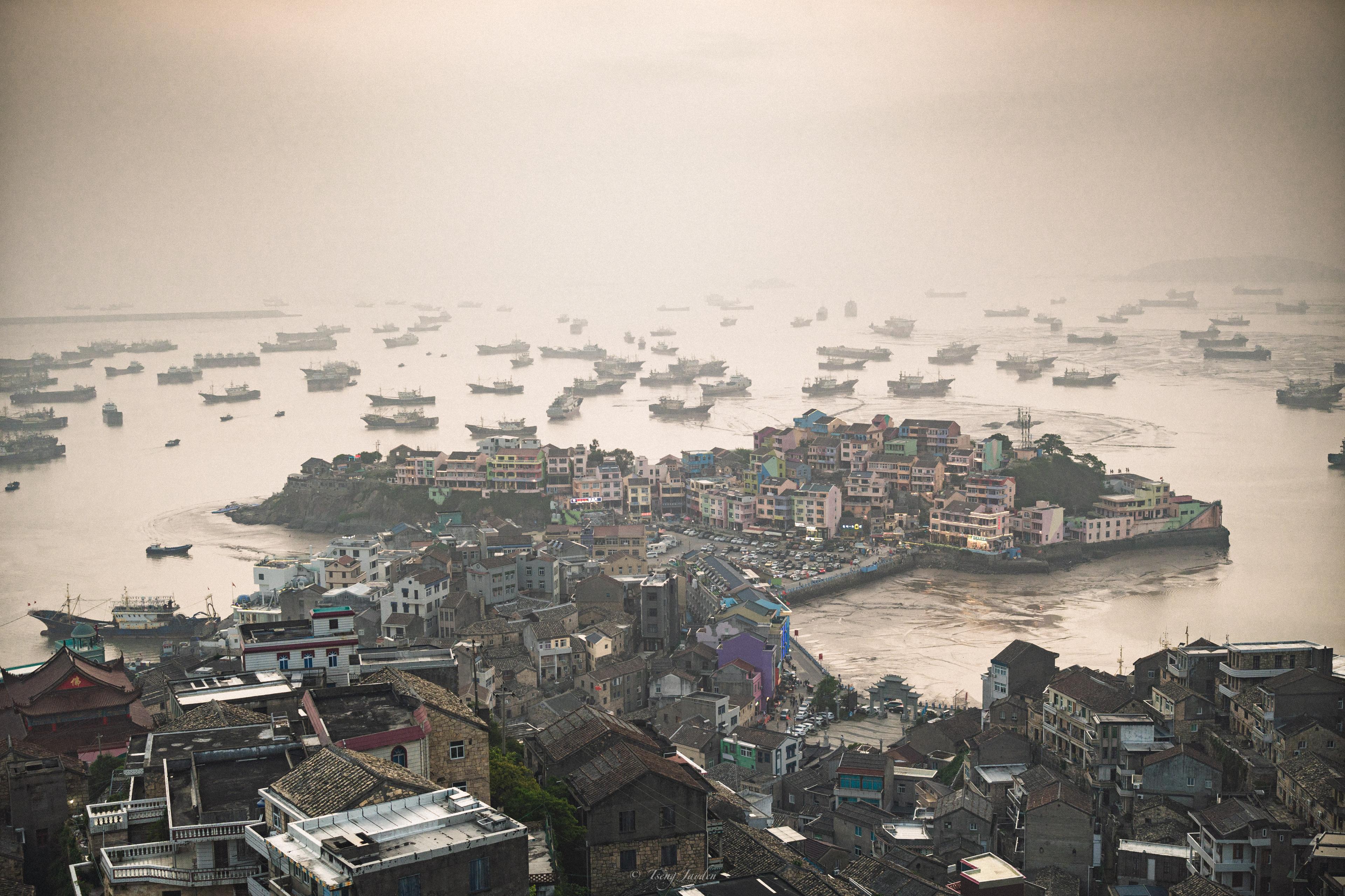 The panoramic view of Xiaoruo Village under Qilin Mountain